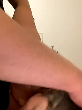 Snapshot of chloedlm5 chatting on 10/14/25, 08:31 chloedlm5 online show from 10/14/25, 08:31