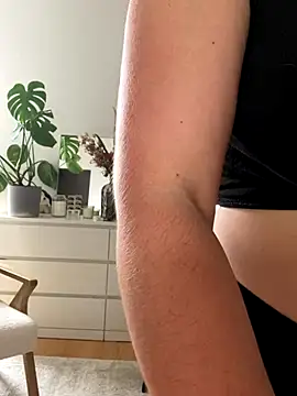 Snapshot of chloedlm5 chatting on 10/15/25, 08:47 chloedlm5 online show from 10/15/25, 08:47