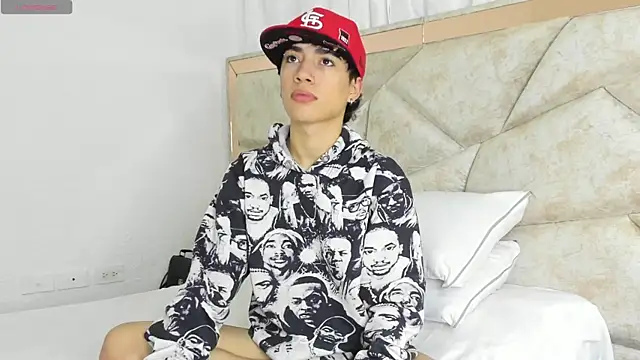 Snapshot of Thiago_Divine_ chatting on 09/18/25, 01:35 Thiago Divine online show from 09/18/25, 01:35