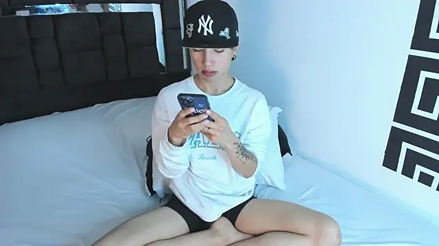 Snapshot of Thiago_Divine_ chatting on 09/25/25, 03:38 Thiago Divine online show from 09/25/25, 03:38