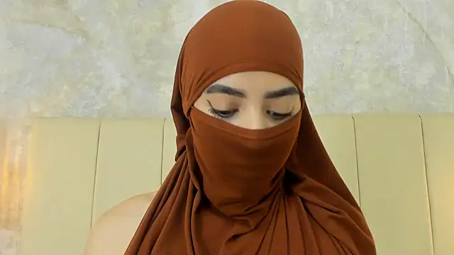 nayiraa  online show from 04/11/26, 11:47