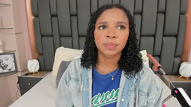 LisaMendez online show from 10/24/25, 03:47