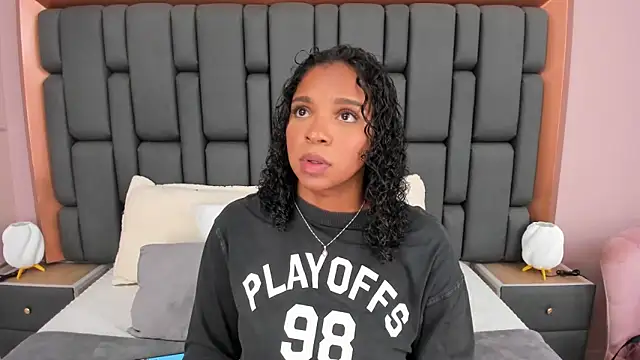 LisaMendez online show from 11/05/25, 03:50