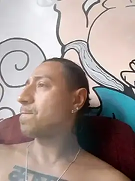 Snapshot of LucianBurn chatting on 12/17/25, 06:03 LucianBurn online show from 12/17/25, 06:03