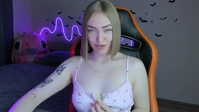 LaraKrein lk online show from 10/26/25, 01:06