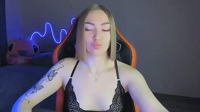 LaraKrein lk online show from 11/07/25, 03:12