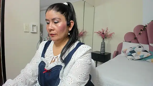 kiraGeiner online show from 02/26/26, 06:51