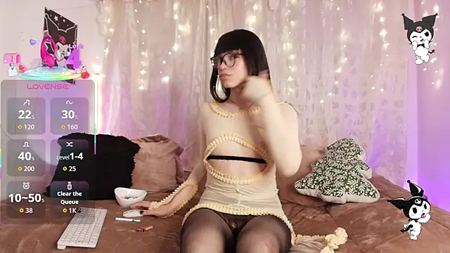 Snapshot of GothBella chatting on 12/05/25, 02:42 GothBella online show from 12/05/25, 02:42