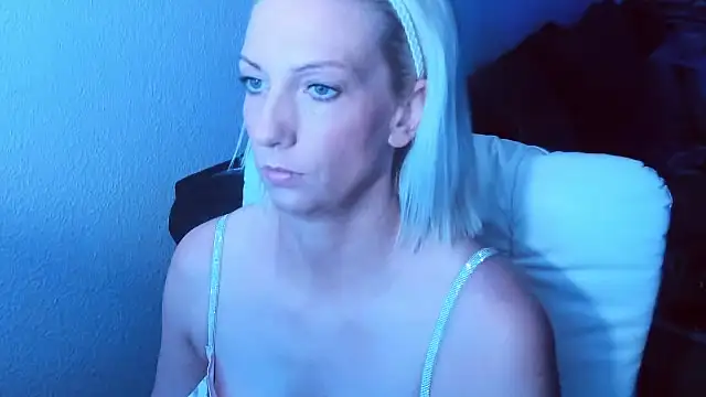 SexyJulia21 online show from 05/22/26, 04:30