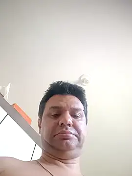 Snapshot of Crocante_Hot chatting on 11/16/25, 04:34 Crocante Hot online show from 11/16/25, 04:34