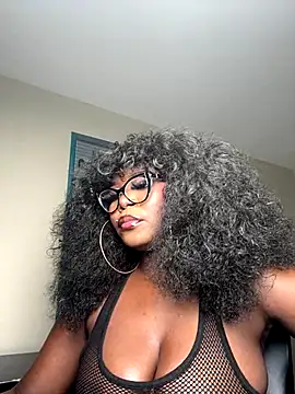 WomanNextdoor1 online show from 11/18/25, 11:58