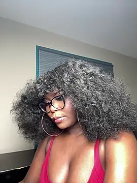 WomanNextdoor1 online show from 02/18/26, 05:03