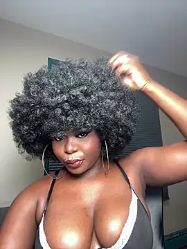 WomanNextdoor1 online show from 04/16/26, 09:21