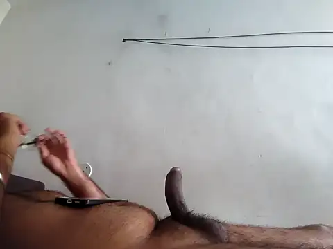 Snapshot of Aeroxx chatting on 10/05/25, 05:28 Aeroxx online show from 10/05/25, 05:28