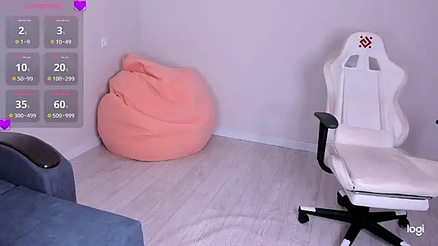 Momo Ayase  online show from 10/10/25, 02:16