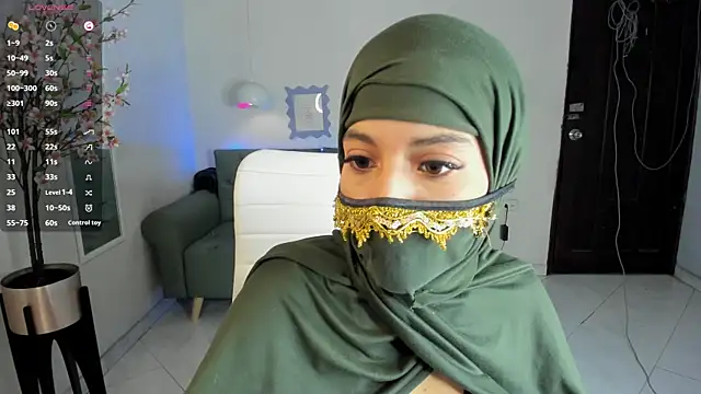 Snapshot of leila_whisper chatting on 09/13/25, 06:18 leila whisper online show from 09/13/25, 06:18