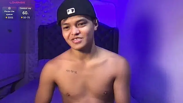 asianhugescott online show from 04/17/26, 01:14