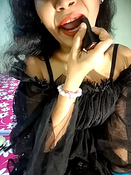 Snapshot of Snaya-baby chatting on 10/18/25, 03:24 Snaya-baby online show from 10/18/25, 03:24