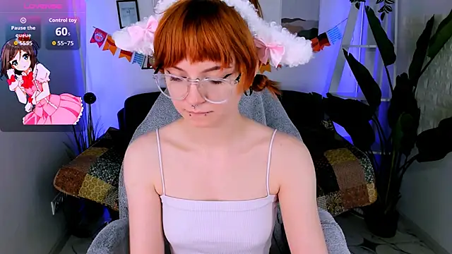 Snapshot of sweet_mika18 chatting on 09/11/25, 12:05 sweet mika18 online show from 09/11/25, 12:05