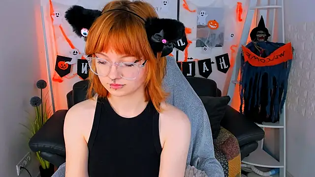 Snapshot of sweet_mika18 chatting on 10/17/25, 07:38 sweet mika18 online show from 10/17/25, 07:38