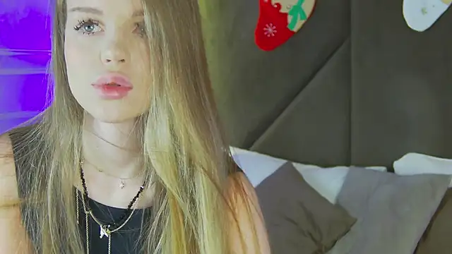 MarilynNova online show from 12/14/25, 04:18