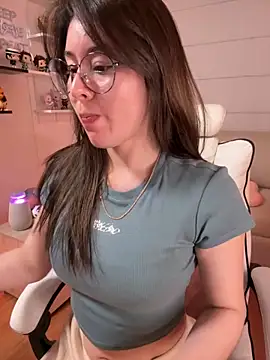 Snapshot of Sharon_07 chatting on 10/24/25, 11:23 Sharon 07 online show from 10/24/25, 11:23