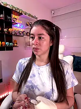 Snapshot of Sharon_07 chatting on 12/13/25, 11:32 Sharon 07 online show from 12/13/25, 11:32