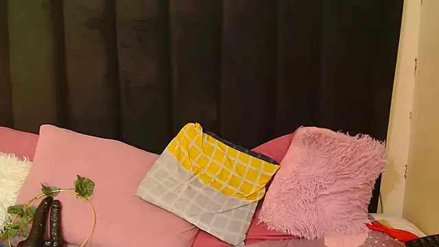 AmazingDarkDoll online show from 10/11/25, 06:23