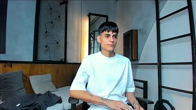 Snapshot of Dani_mc1 chatting on 09/13/25, 11:32 Dani mc1 online show from 09/13/25, 11:32