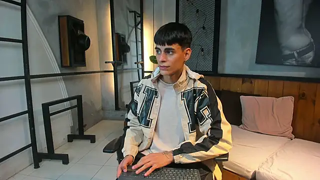 Snapshot of Dani_mc1 chatting on 11/04/25, 11:53 Dani mc1 online show from 11/04/25, 11:53