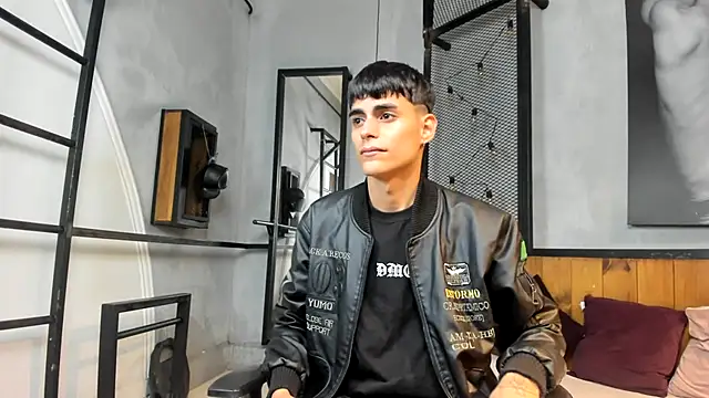 Snapshot of Dani_mc1 chatting on 11/07/25, 11:43 Dani mc1 online show from 11/07/25, 11:43