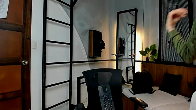 Snapshot of Dani_mc1 chatting on 11/09/25, 11:41 Dani mc1 online show from 11/09/25, 11:41