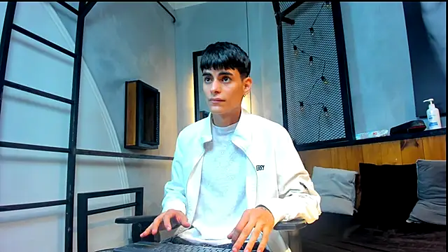 Snapshot of Dani_mc1 chatting on 11/20/25, 11:54 Dani mc1 online show from 11/20/25, 11:54