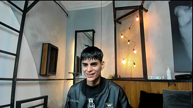 Snapshot of Dani_mc1 chatting on 11/21/25, 11:31 Dani mc1 online show from 11/21/25, 11:31