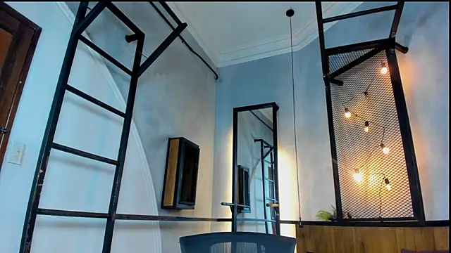 Snapshot of Dani_mc1 chatting on 11/24/25, 11:32 Dani mc1 online show from 11/24/25, 11:32