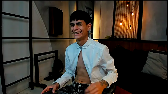 Snapshot of Dani_mc1 chatting on 11/25/25, 11:21 Dani mc1 online show from 11/25/25, 11:21