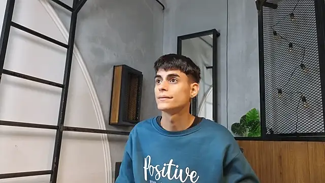 Snapshot of Dani_mc1 chatting on 12/14/25, 11:48 Dani mc1 online show from 12/14/25, 11:48