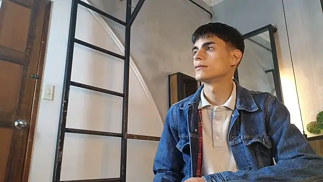 Snapshot of Dani_mc1 chatting on 12/16/25, 11:26 Dani mc1 online show from 12/16/25, 11:26