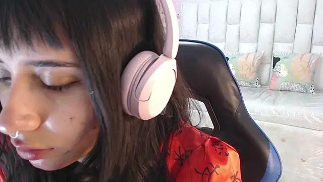 Snapshot of allyssa_bellini_s chatting on 09/21/25, 03:35 allyssa bellini s online show from 09/21/25, 03:35