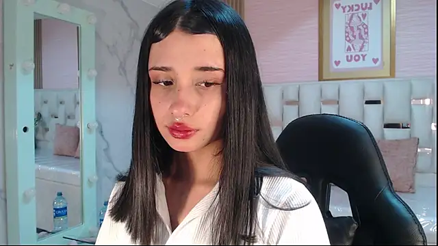 Snapshot of allyssa_bellini_s chatting on 10/06/25, 08:28 allyssa bellini s online show from 10/06/25, 08:28