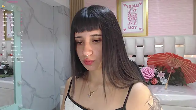 Snapshot of allyssa_bellini_s chatting on 12/15/25, 08:35 allyssa bellini s online show from 12/15/25, 08:35