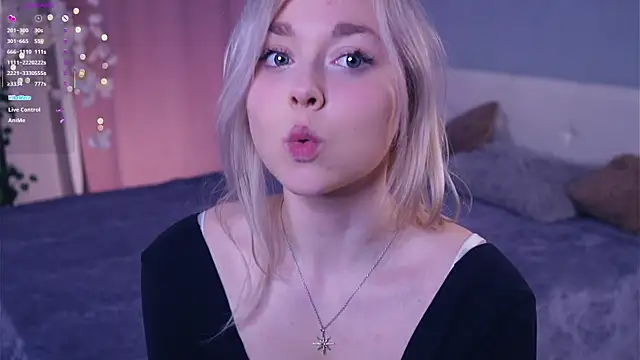 Snapshot of AccaCroyle chatting on 04/12/26, 06:02 AccaCroyle online show from 04/12/26, 06:02