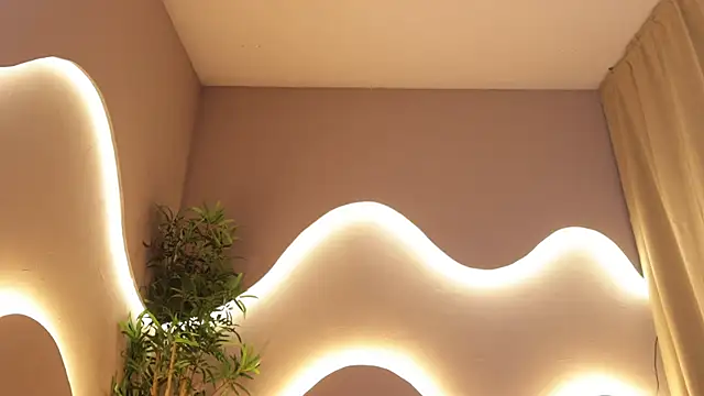 Emma and Issac online show from 03/25/26, 08:42