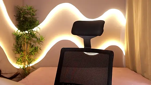 Emma and Issac online show from 03/26/26, 08:47