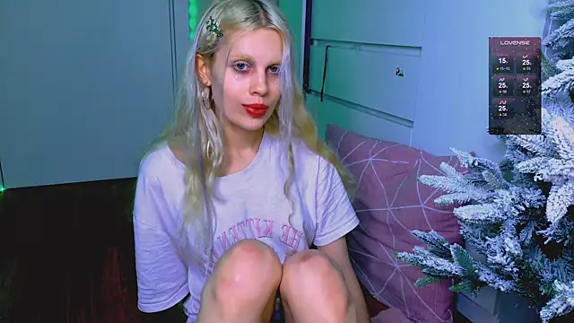 Snapshot of carmen_crybaby chatting on 12/17/25, 01:55 carmen crybaby online show from 12/17/25, 01:55