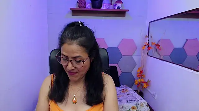 Snapshot of AmandaPeet chatting on 10/02/25, 08:05 AmandaPeet online show from 10/02/25, 08:05