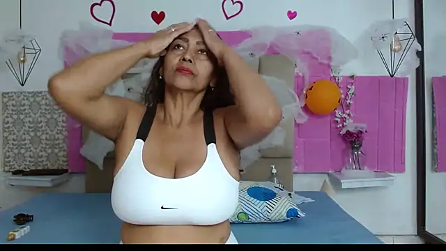 Snapshot of Damary_Leon chatting on 10/20/25, 07:03 Damary Leon online show from 10/20/25, 07:03