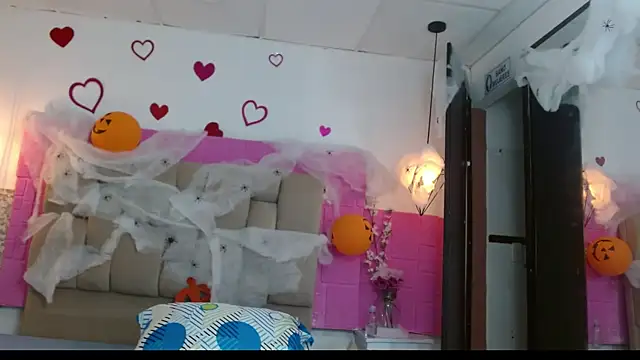 Snapshot of Damary_Leon chatting on 10/27/25, 06:56 Damary Leon online show from 10/27/25, 06:56