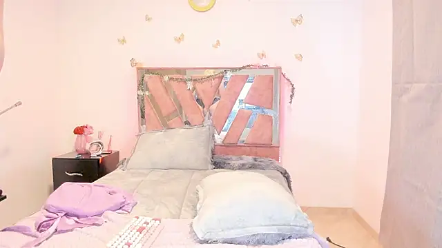 Snapshot of Ella_Lenox chatting on 12/03/25, 09:35 Ella Lenox online show from 12/03/25, 09:35