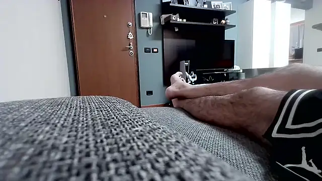 Snapshot of cucciolotto76 chatting on 11/06/25, 08:32 cucciolotto76 online show from 11/06/25, 08:32